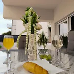 Vacation Labudica Near Sibenik, 3 Sobe Villa Raslina