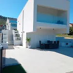 Villa Vacation Labudica Near Sibenik, 3 Sobe *