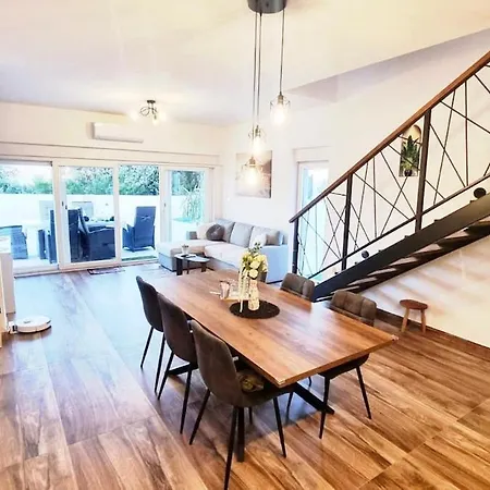 Vacation Home Labudica Near Sibenik, 3 Sobe *