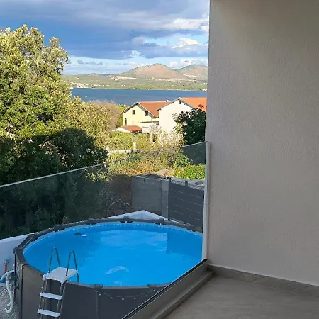 Вилла Vacation Labudica Near Sibenik, 3 Sobe Raslina