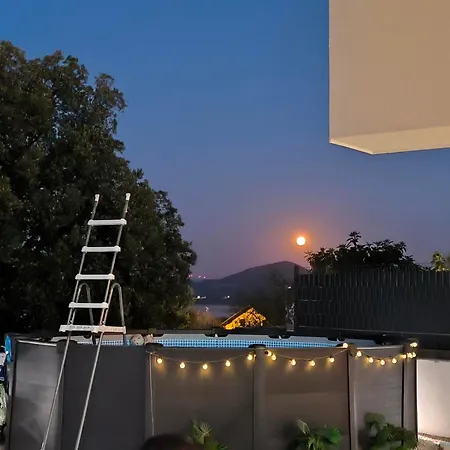 Vacation Home Labudica Near Sibenik, 3 Sobe ヴィラ