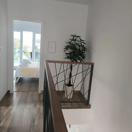 Vacation Home Labudica Near Sibenik, 3 Sobe ヴィラ *