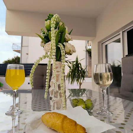 Vacation Home Labudica Near Sibenik, 3 Sobe ヴィラ Raslina