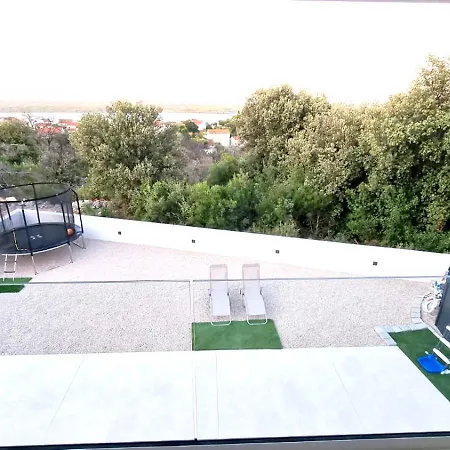 Vacation Home Labudica Near Sibenik, 3 Sobe ヴィラ *