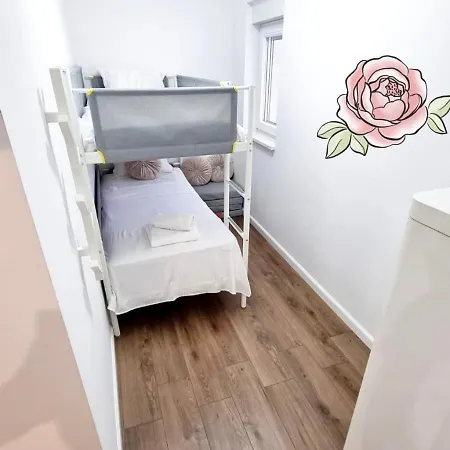 Vacation Home Labudica Near Sibenik, 3 Sobe ヴィラ Raslina