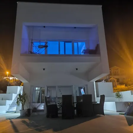 Vacation Home Labudica Near Sibenik, 3 Sobe Raslina