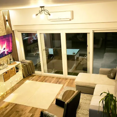 Vacation Labudica Near Sibenik, 3 Sobe Villa Raslina