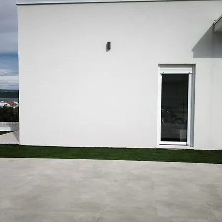 Vacation Labudica Near Sibenik, 3 Sobe *