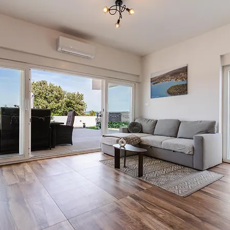 Вилла Vacation Labudica Near Sibenik, 3 Sobe