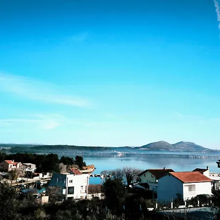 Вилла Vacation Labudica Near Sibenik, 3 Sobe Raslina