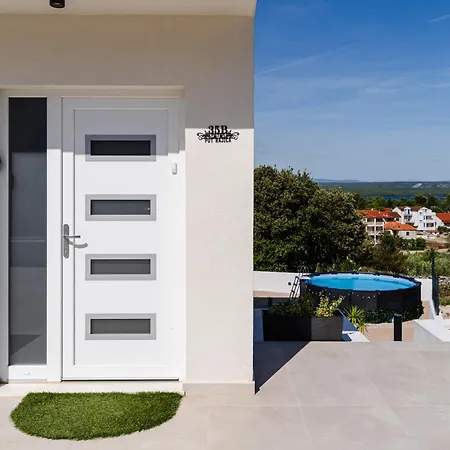 Vacation Labudica Near Sibenik, 3 Sobe *