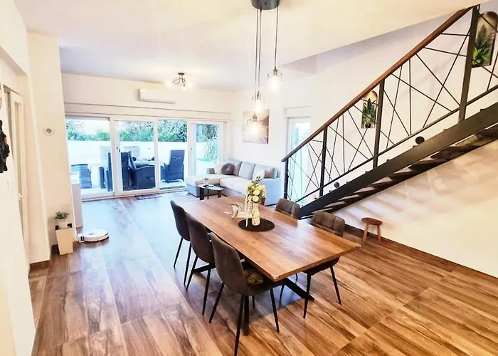 Vacation Labudica Near Sibenik, 3 Sobe *