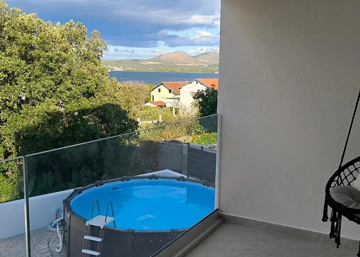 וילה Vacation Labudica Near Sibenik, 3 Sobe Raslina