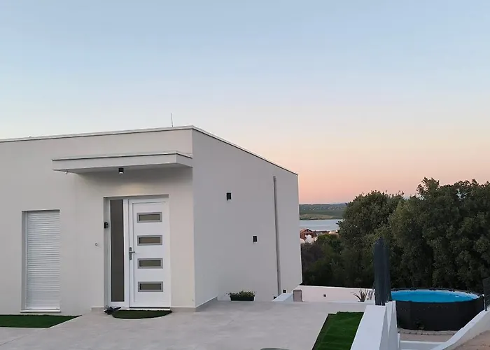 Vacation Labudica Near Sibenik, 3 Sobe