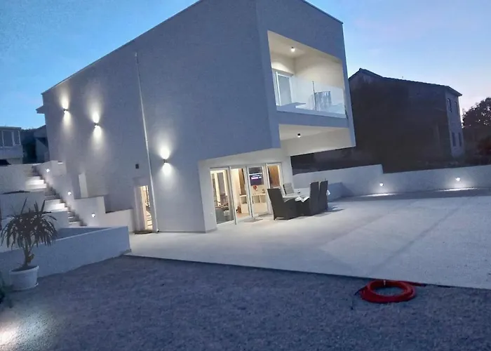 Vacation Labudica Near Sibenik, 3 Sobe Вилла