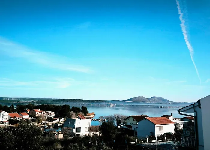 Vacation Labudica Near Sibenik, 3 Sobe Вилла