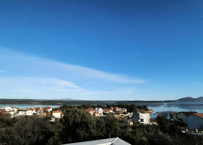 Вилла Vacation Labudica Near Sibenik, 3 Sobe Raslina