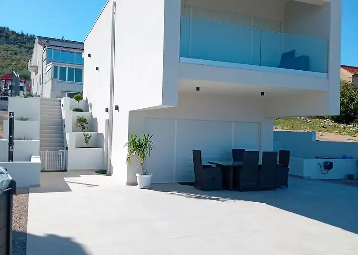 Villa Vacation Labudica Near Sibenik, 3 Sobe *