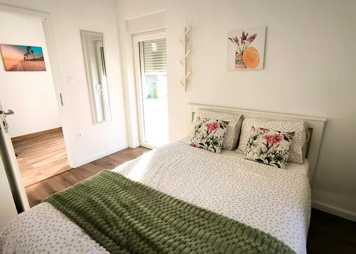 Вилла Vacation Labudica Near Sibenik, 3 Sobe Raslina