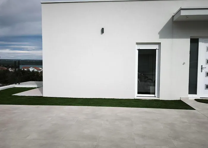 Vacation Labudica Near Sibenik, 3 Sobe *