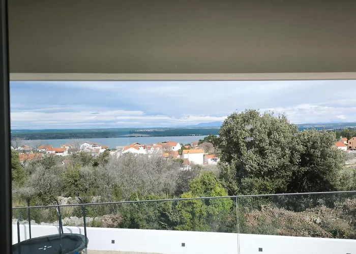 Vacation Labudica Near Sibenik, 3 Sobe Villa Raslina