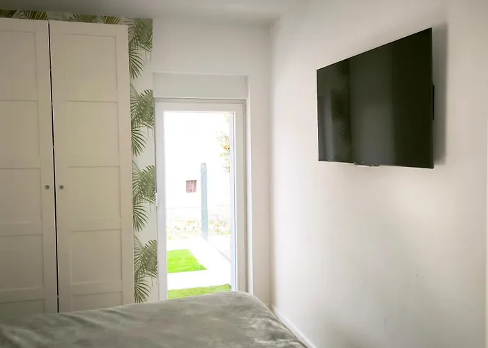 Villa Vacation Labudica Near Sibenik, 3 Sobe Raslina